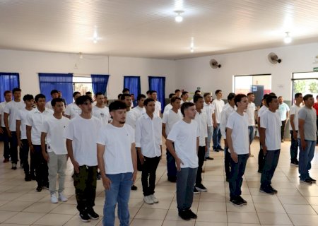 Solenidade de Entrega de Certificados de Dispensa reúne jovens em Angélica