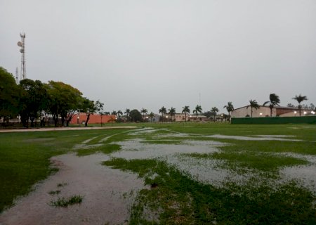 Sábado começa com chuva e acumulado chega a 60 mm em Angélica