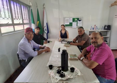 COOPERTERRA apresenta produção da agricultura familiar para possível inclusão na merenda escolar de Angélica