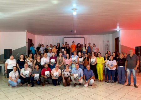 Angélica realiza entrega da Cartilha dos Fluxos e Protocolos Integrados de Atendimento a Crianças e Adolescentes Vítimas ou Testemunhas de Violência