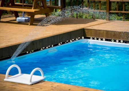 Mulher cai em piscina durante confraternização e fratura lombar em Corumbá