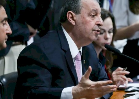 Relator da CCJ do Senado vota a favor da PEC do fim da escala 6x1