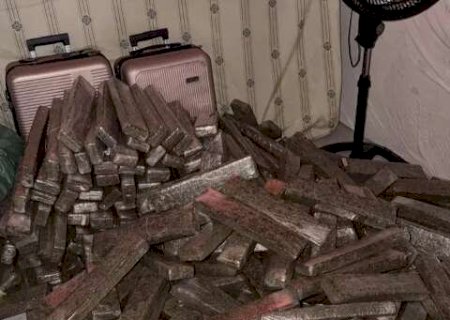 Casa &eacute; usada como dep&oacute;sito e pol&iacute;cia apreende 1,6 tonelada de maconha