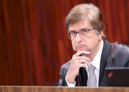 PGR pede anulação de investigação sobre conversas de Moraes e Vorcaro