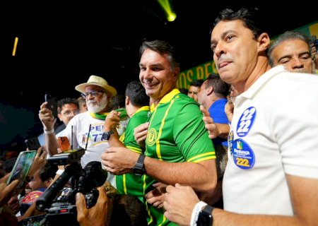 Flávio Bolsonaro propõe enxugar Estado e endurecer ações de segurança