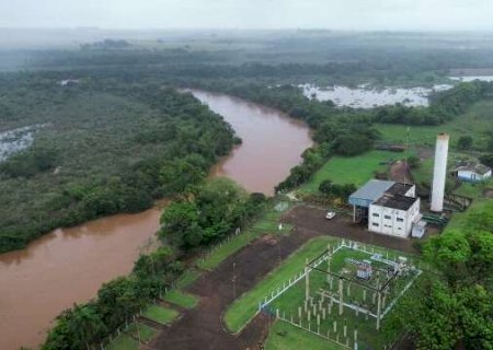 Chuva eleva a 3 metros n&iacute;vel do Rio Dourados e &aacute;gua arrasta esta&ccedil;&atilde;o de pesca