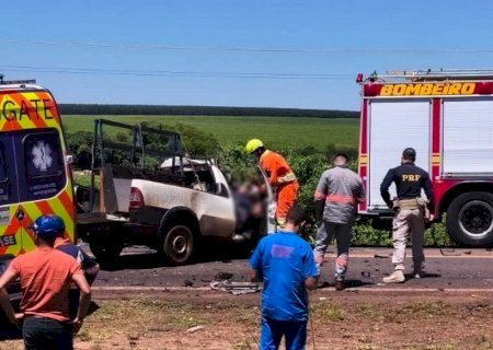 NAVIRAÍ: Motorista morre e passageiro fica gravemente ferido em colisão na BR-163