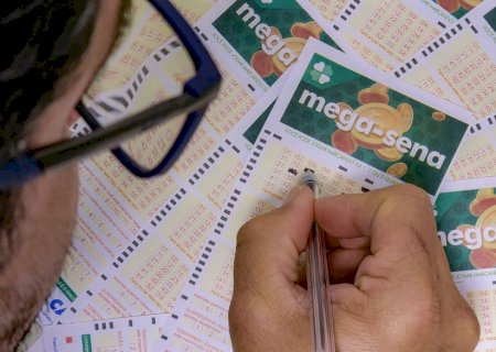 Mega-Sena acumula; prêmio pode chegar a R$ 185 milhões na terça-feira