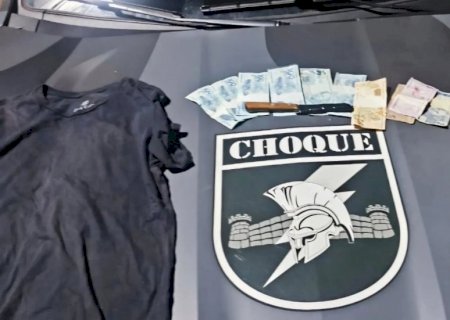 Suspeito rouba farmácia e é preso tentando trocar de roupa para despistar a polícia
