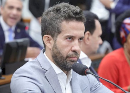 Após impasse judicial, campanha registra canal de WhatsApp 'Exército do Lula' no TSE